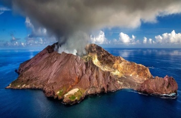 Выброс пепла произошел на вулкане Эбеко на Курилах