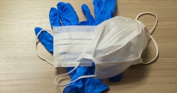 В ООН назвали маски и перчатки загрязнителями окружающей среды