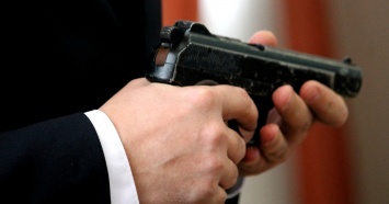 Следователи ищут ревнивого челябинца после стрельбы в жилом доме в Екатеринбурге