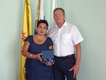 Медаль «За любовь и верность» вручили в Чебоксарах супружеской паре