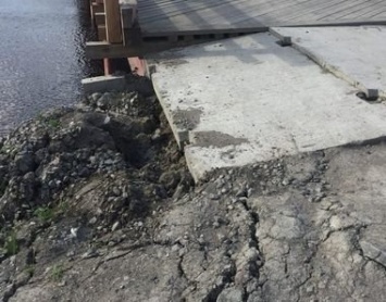 Жители села Шуерецкое считают, что новый мост долго не продержится, власти не согласны