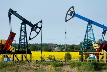 Нефть продолжает дорожать на фоне данных о снижении запасов в США