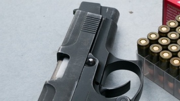 Вооруженного пистолетом пенсионера задержали полицейские в Бийске