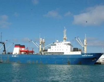 Траулер «Карелия» с заболевшими коронавирусом моряками возвращается в ближайший порт