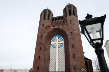 Правительство области передает РПЦ янтарную часть иконостаса в соборе на Острове