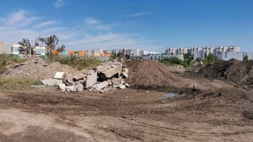 В мэрии Барнаула прокомментировали информацию о свалке мусора возле эко-ярмарки "ВДНХ"
