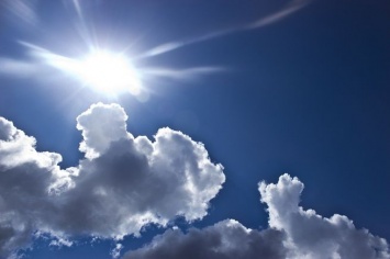 Синоптик Гидрометцентра предупредил об "опасном солнце" в ряде регионов РФ