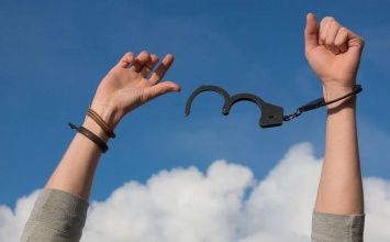 Экс-заключенный отметил первый день на свободе изнасилованием в Саратове