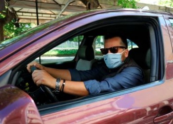 Российских водителей обяжут возить в аптечке медицинские маски