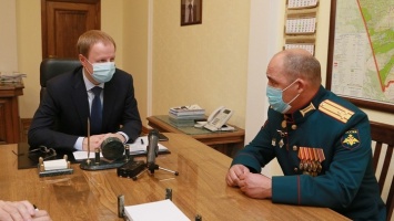 Губернатор Виктор Томенко встретился с новым военным комиссаром