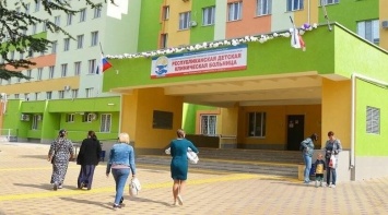 В больнице Симферополя пациентов принимала врач-педиатр, больная коронавирусом