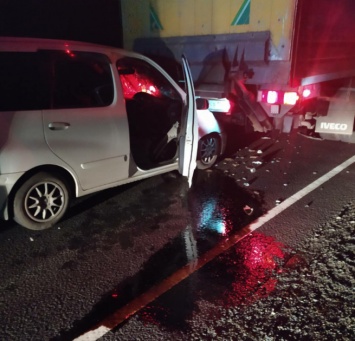 Пожилой водитель иномарки пострадал при наезде на фуру в Кузбассе