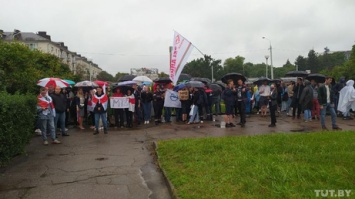 Белорусский ОМОН разогнал не сумевших попасть на работу сотрудников завода