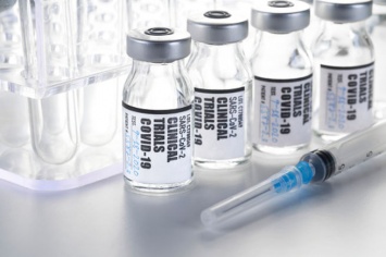 Врач из РФ заявил о негативных последствиях вакцинации от COVID-19 в ряде случаев