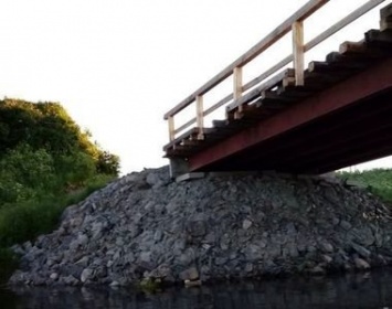 В Шуерецком начали восстанавливать скандальный мост