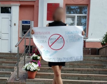 В Кондопоге девочку-сироту, вышедшую на одиночный пикет, оштрафовали на 10 000 рублей