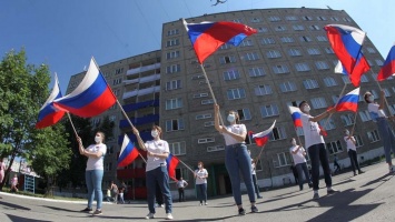 Алтайский край отмечает День Государственного флага