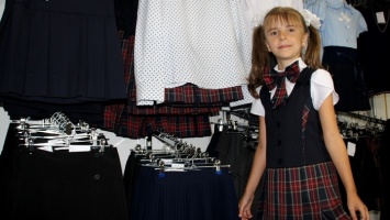 Ловите бренды и скидки: где купить одежду к школе в Барнауле