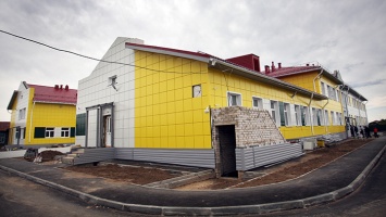 Виктор Томенко поручил создать мини-технопарк в новой школе Волчихинского района