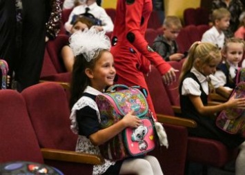 Более трех тысяч детей в Приамурье получат «губернаторские портфели»
