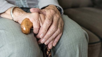 Алтайским пенсионерам продлили больничные до 3 октября