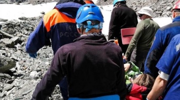 На Алтае туристка упала в горную расщелину