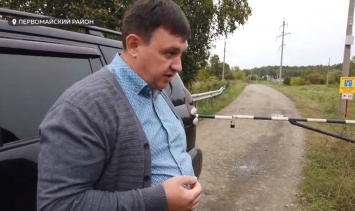 Козья ферма в Алтайском крае вынуждена сливать в канализацию сотни литров молока из-за перекрытой дороги