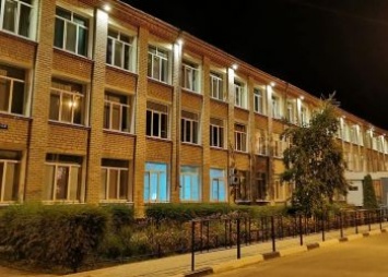 Школу №17 в Благовещенске украсили архитектурной подсветкой