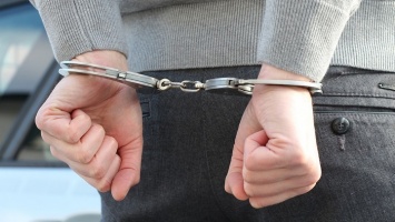 Полицейские Бийска задержали налетчика, которому недавно исполнилось 18 лет