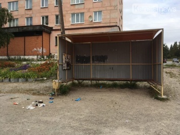 Жители в Медвежьегорском районе жалуются на противозаконную парковку фур. Не помог даже знак
