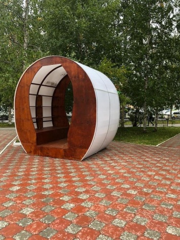 В Нижневартовске установили арт-объект с книгами