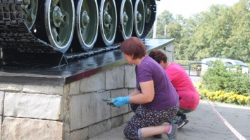 В Барнауле обновили памятник танку Т-34