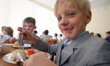 Завтраки младшеклассников в школах Симферополя подорожали на 70%: заплатят не родители