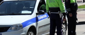 Переходивший в неположенном месте дорогу белгородец избил остановившего его полицейского