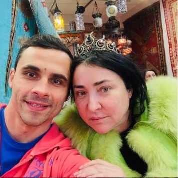 Хакеры взломали почту и соцсети мужа Лолиты Милявской