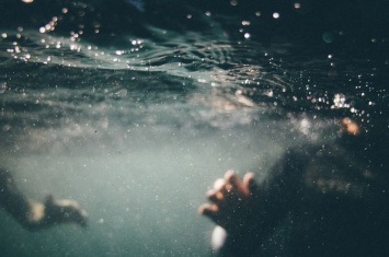 Годовалая девочка из Оренбуржья пережила кому после падения в емкость с водой