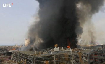 Сильный пожар вспыхнул в порту Бейрута