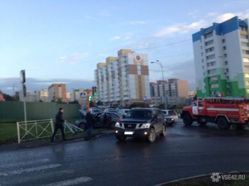 Автомобиль с ребенком в салоне попал в ДТП в Кемерове