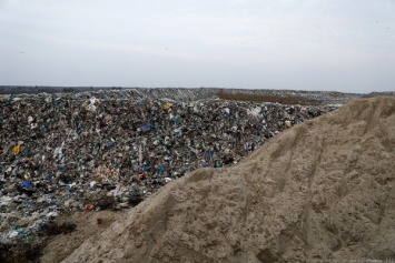 Алиханов: есть законопроект о разрешении беспошлинного вывоза мусора из области