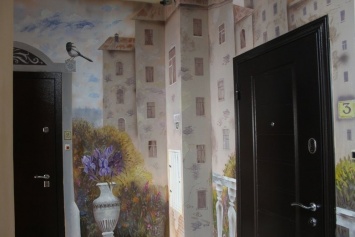 В Белгороде художественно расписывают подъезды жилых домов