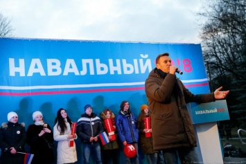 СМИ: Навальный планирует вернуться в Россию