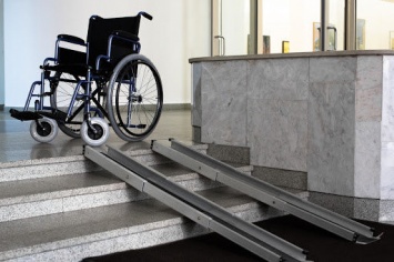 В Нижневартовске признали проблемы в создании «доступной среды» для инвалидов