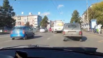 Маршрутка с пассажирами протаранила "КамАЗ" в центре Кемерова