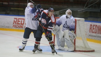 Хоккеисты «Динамо-Алтая» открыли сезон победой в Саратове
