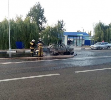 Белгородка с двумя детьми спаслась из охваченной пламенем машины
