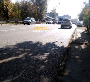 "Кровь на асфальте": кемеровчане сообщили о наезде машины на девочку