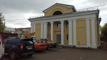 В Бийске затягивается ремонт здания бывшего кинотеатра «Октябрь»