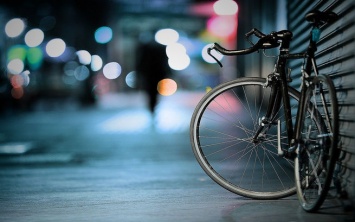 Член Совфеда предложил штрафовать за нарушение новых ПДД велосипедистов и владельцев мопедов в России
