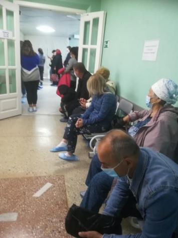 Пациенты Диагностического центра Алтайского края жалуются на «круглосуточные» очереди на КТ легких