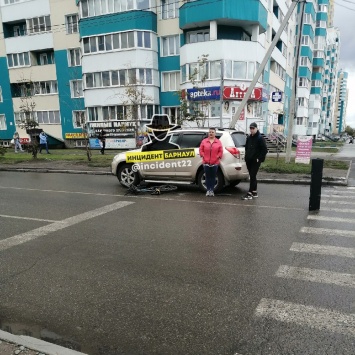 Полиция изучит обстоятельства ДТП со сбитым на переходе малолетним велосипедистом в Барнауле